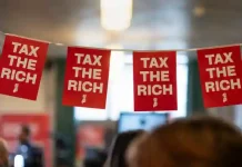 Zviceranët votojnë kundër taksës për super të pasurit