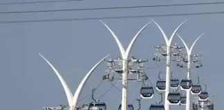 Inagurohet teleferiku i parë për shërbimin urban në Paris