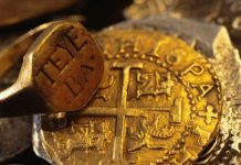 Dy arkeologë gjejnë thesarin legjendar pas 16 vitesh kërkime