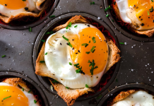 Receta e ditës – Vezë të pjekura në tavë